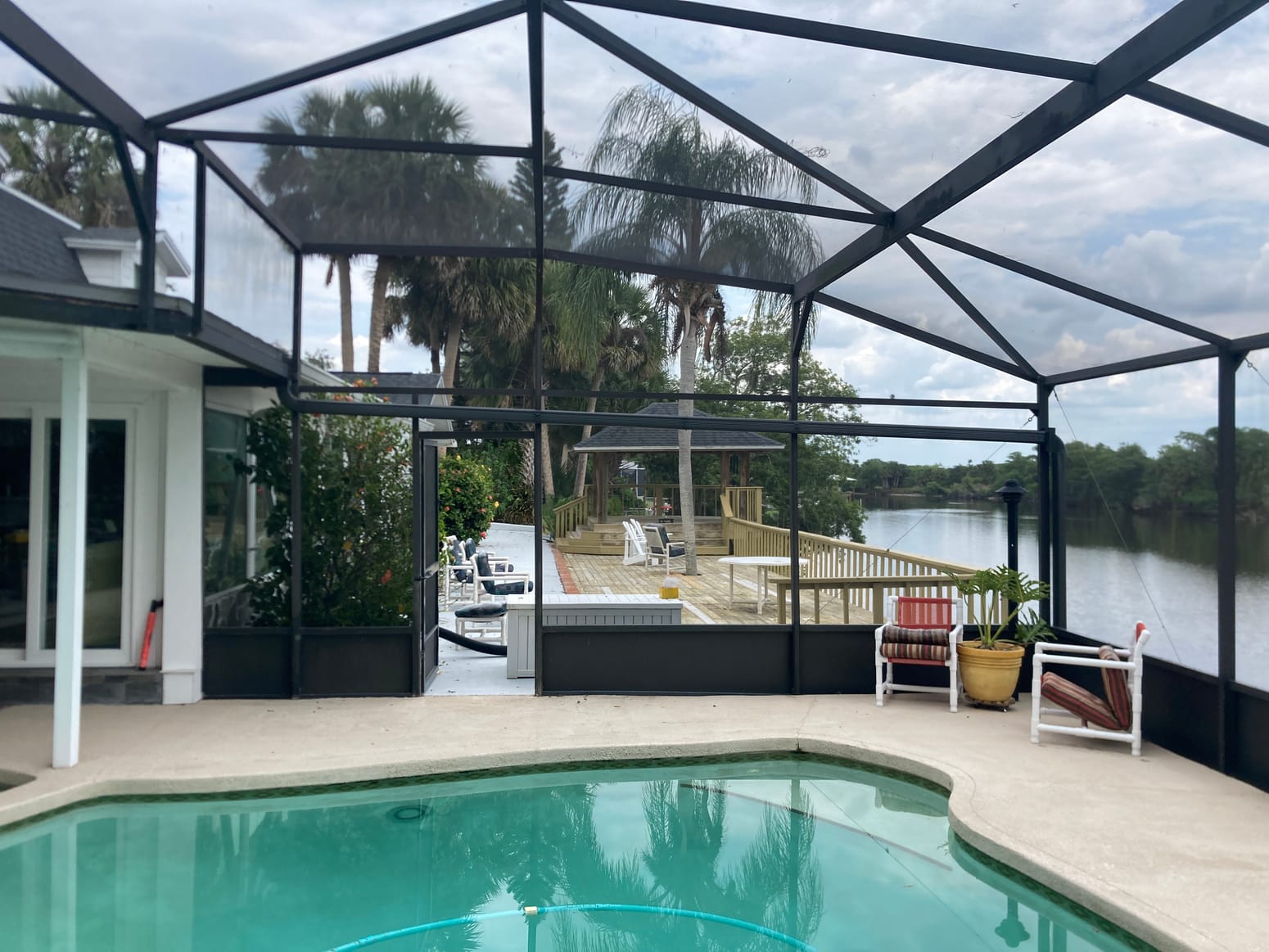 Residential screened pool enclosure and aluminum screen framework
