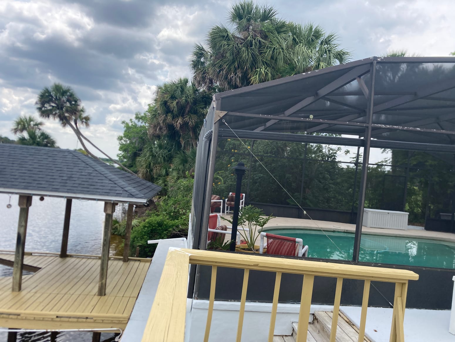 Residential screened pool enclosure and aluminum screen framework