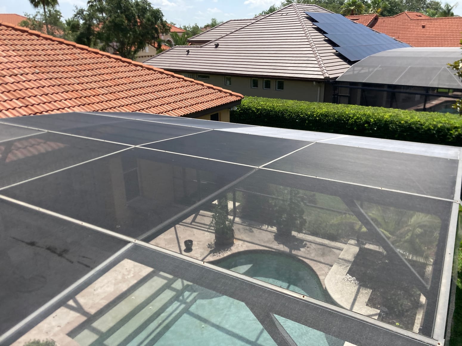 Residential screened pool enclosure and aluminum screen framework