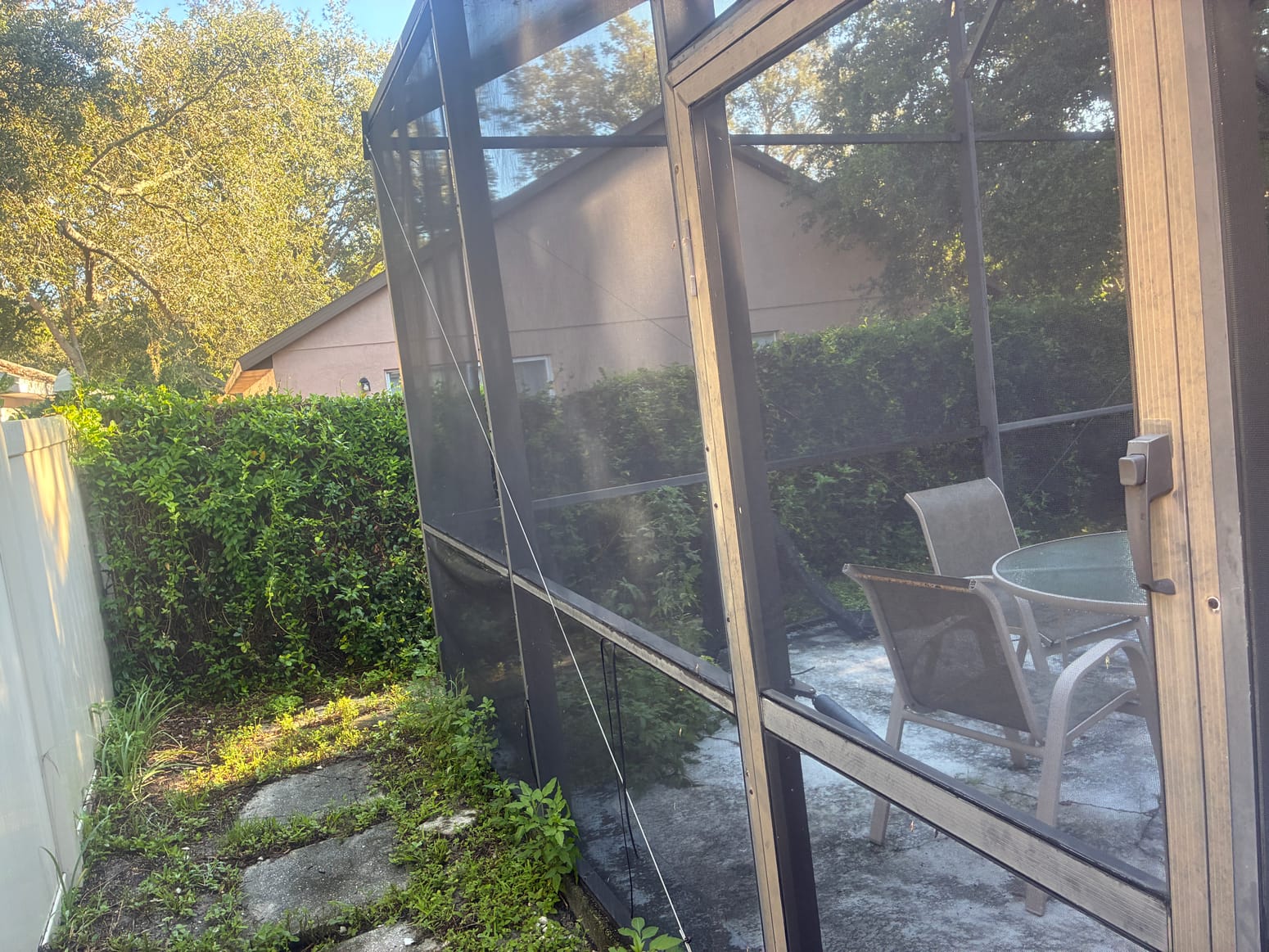 Residential screened pool enclosure and aluminum screen framework