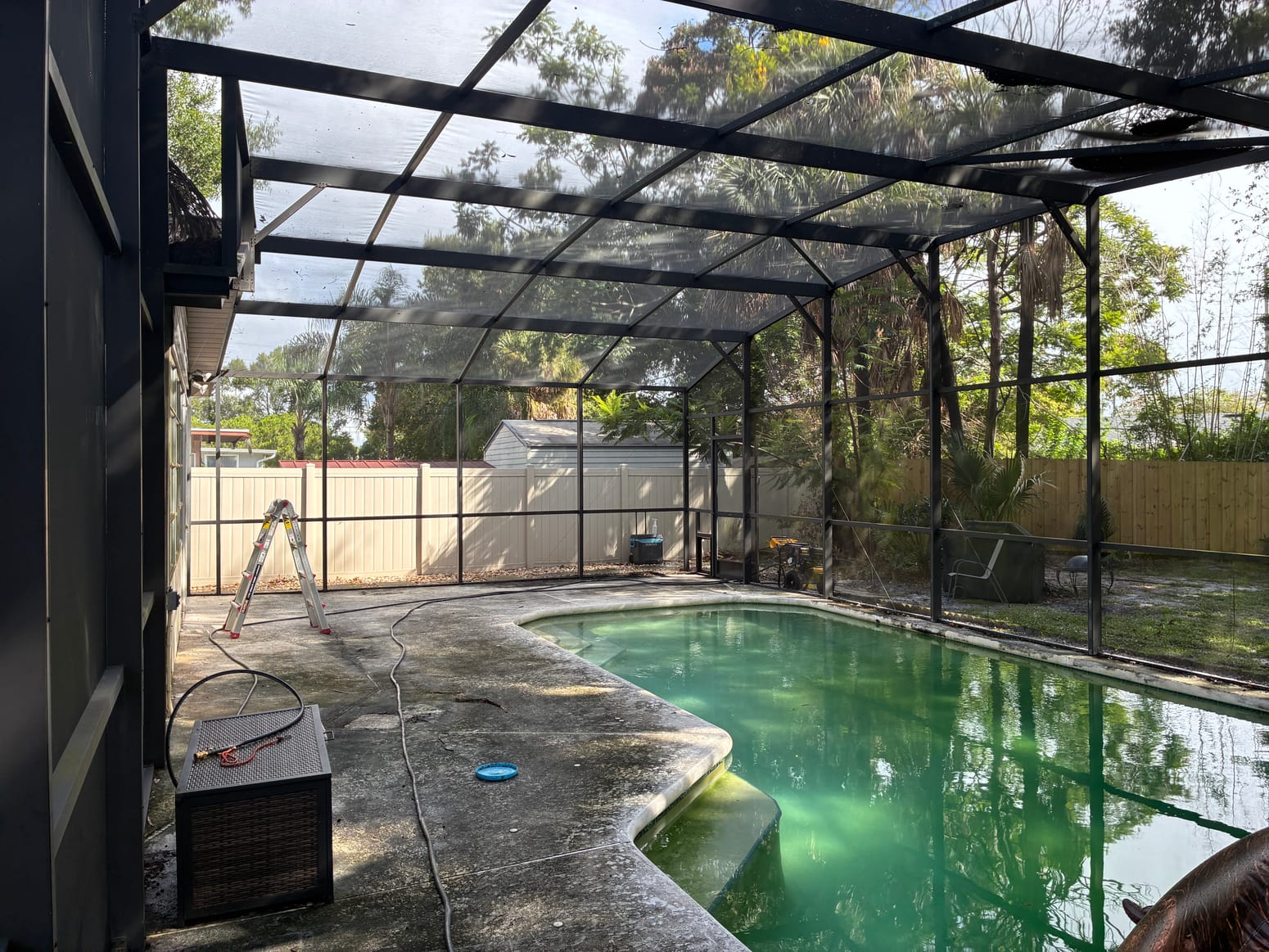 Residential screened pool enclosure and aluminum screen framework