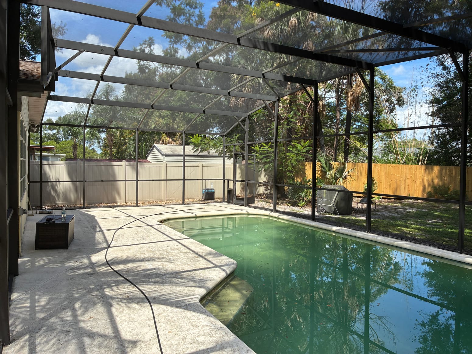 Residential screened pool enclosure and aluminum screen framework