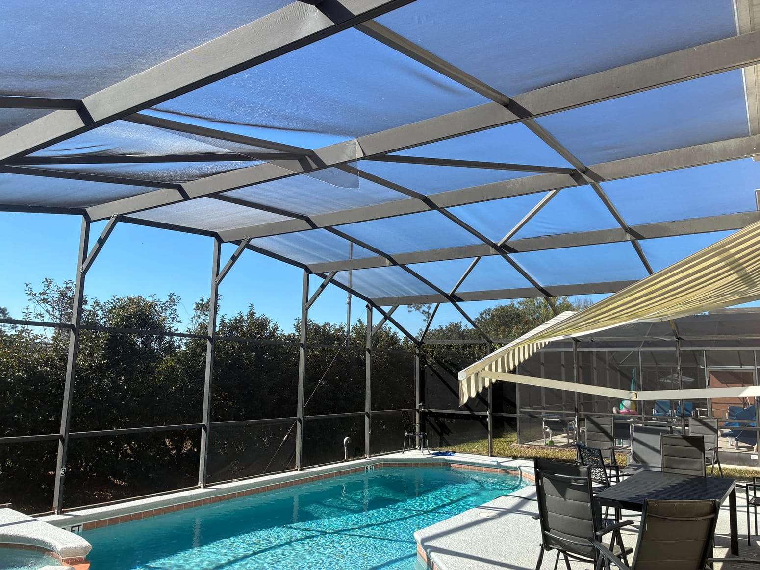 Pool cage roof screening