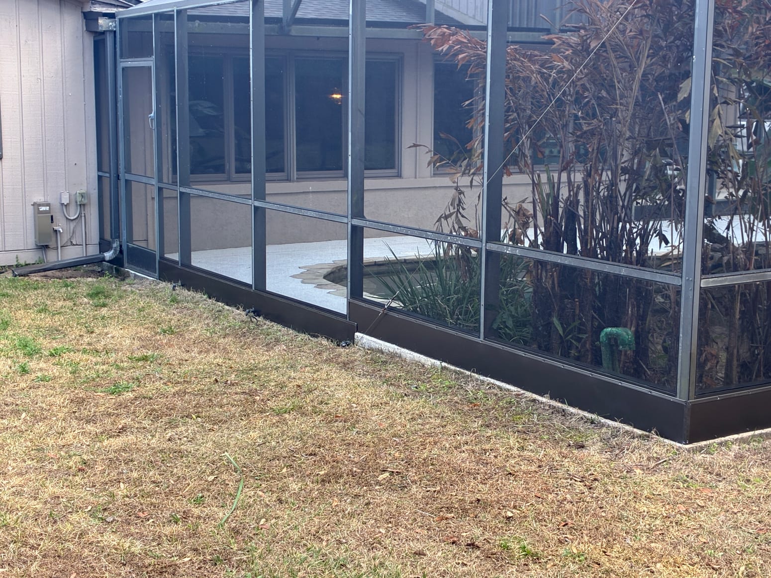 Residential screened pool enclosure and aluminum screen framework
