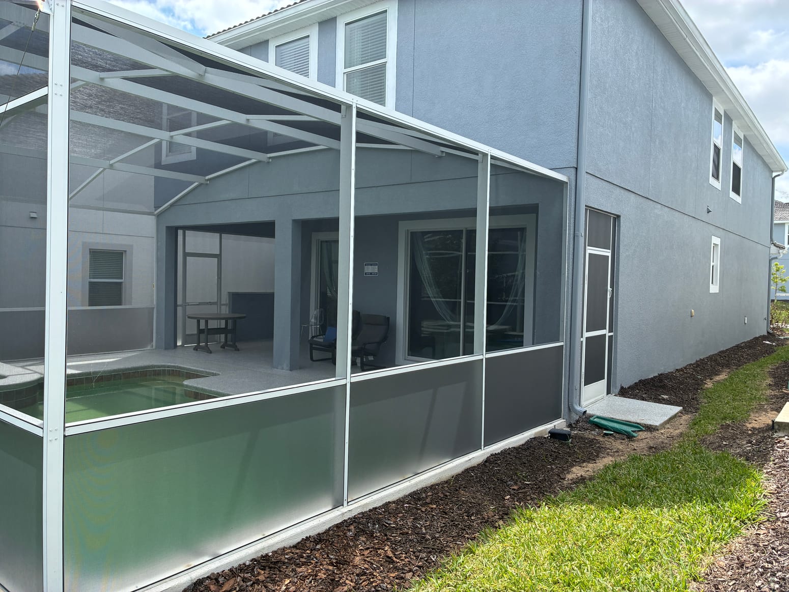 Residential screened pool enclosure and aluminum screen framework