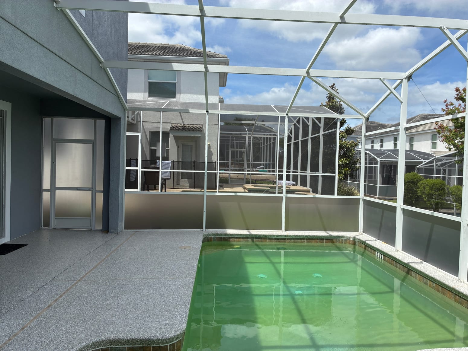 Residential screened pool enclosure and aluminum screen framework
